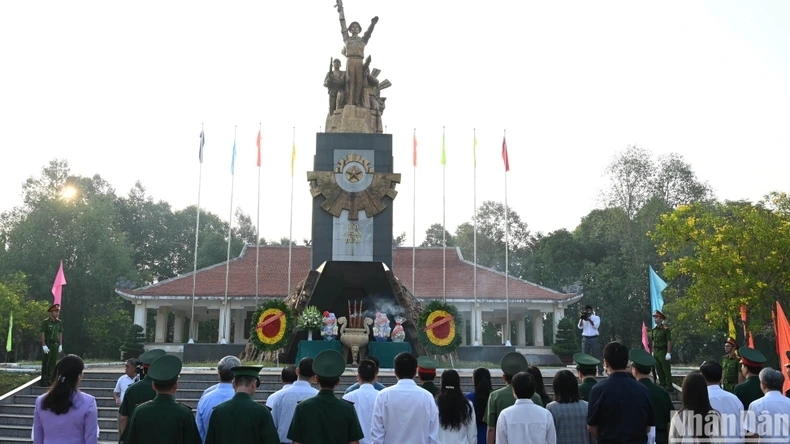 Ông nguyễn trọng nghĩa thăm các điểm di tích quốc gia đặc biệt tại bình phước hình ảnh 3 Ong nguyen trong nghia tham cac diem di tich quoc gia dac biet tai binh phuoc hinh anh 3