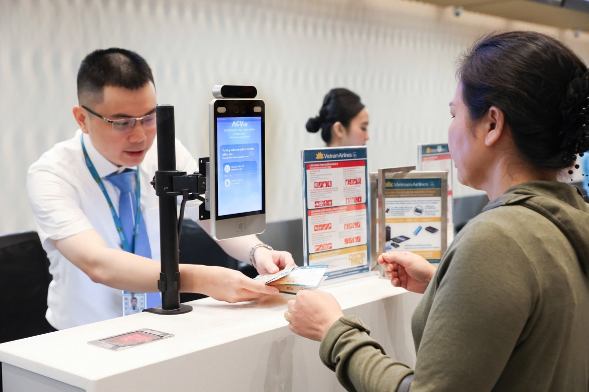 những hành khách của vietnam airlines xông đất t3 tân sơn nhất hình ảnh 6 nhung hanh khach cua vietnam airlines xong dat t3 tan son nhat hinh anh 6