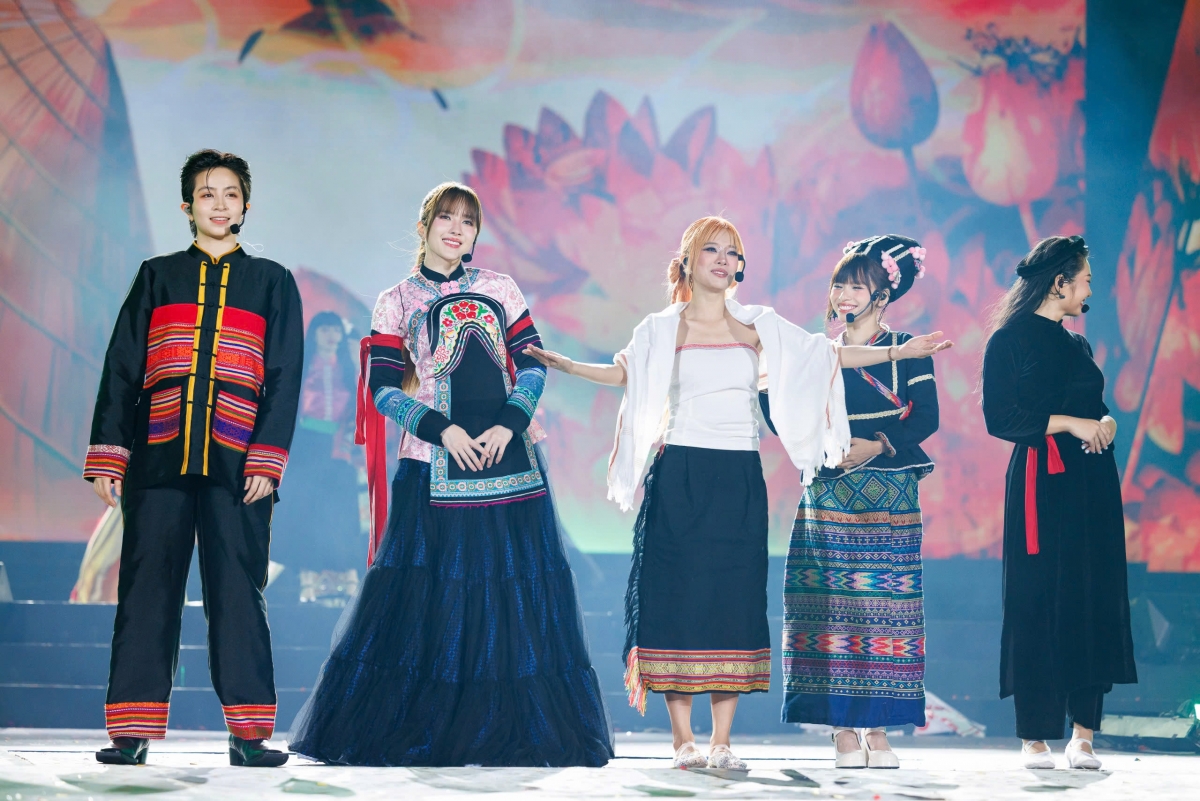 chi Dep concert gay sot voi man lay co dong nhat tu truoc den nay hinh anh 4