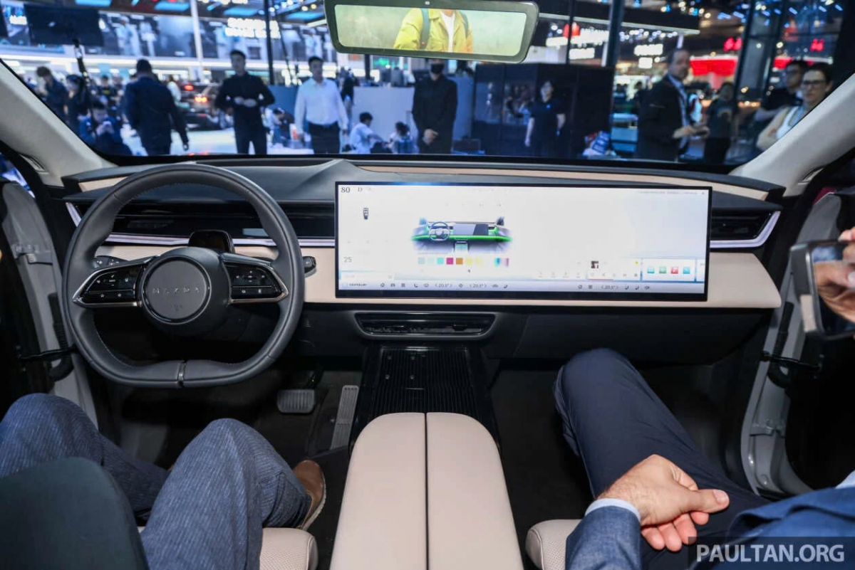 kham pha mazda ez-60 vua xuat hien tai trien lam o to thuong hai 2025 hinh anh 2