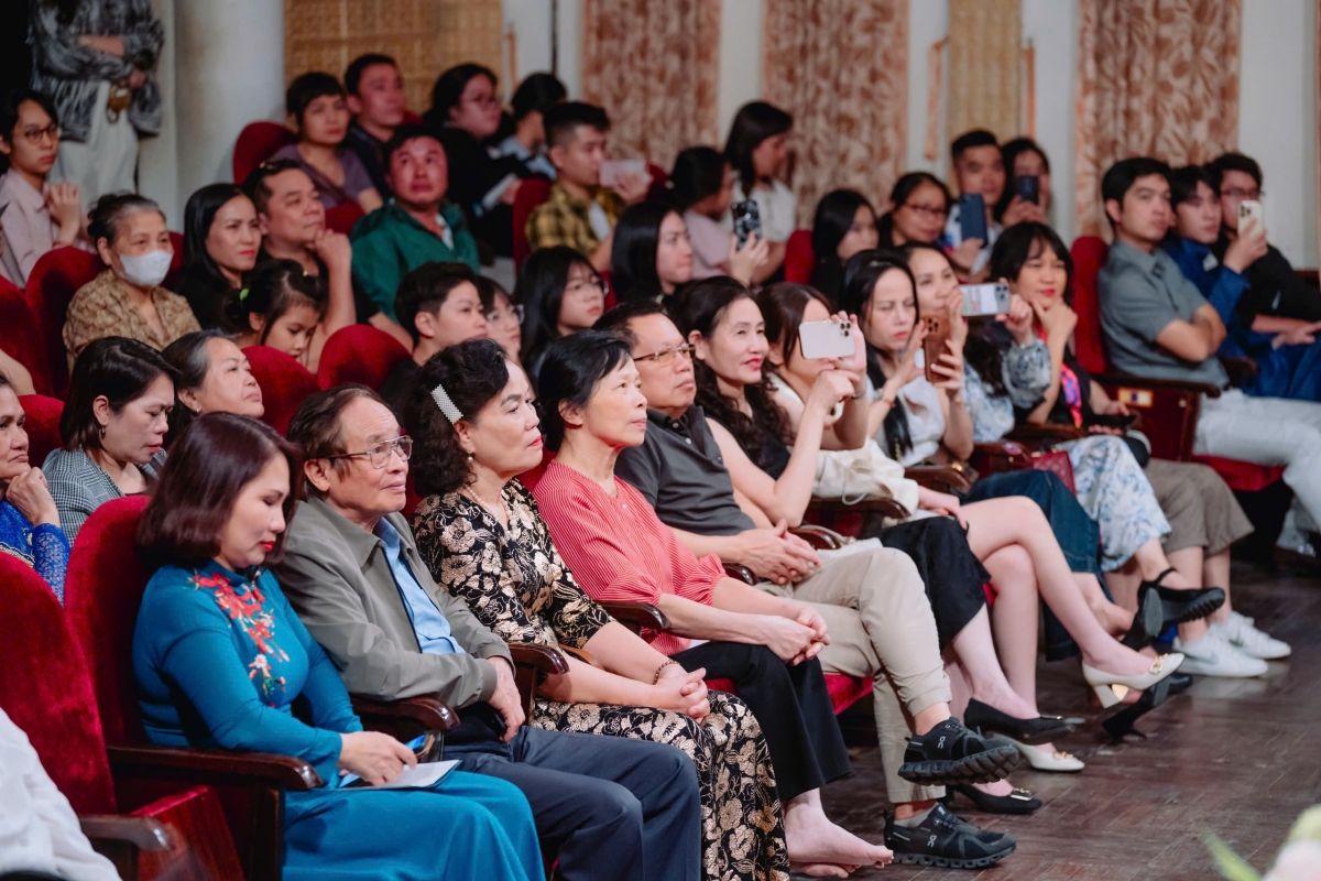  thanh xuan dat viet khi nhac truyen thong thap lua tuoi tre hinh anh 5