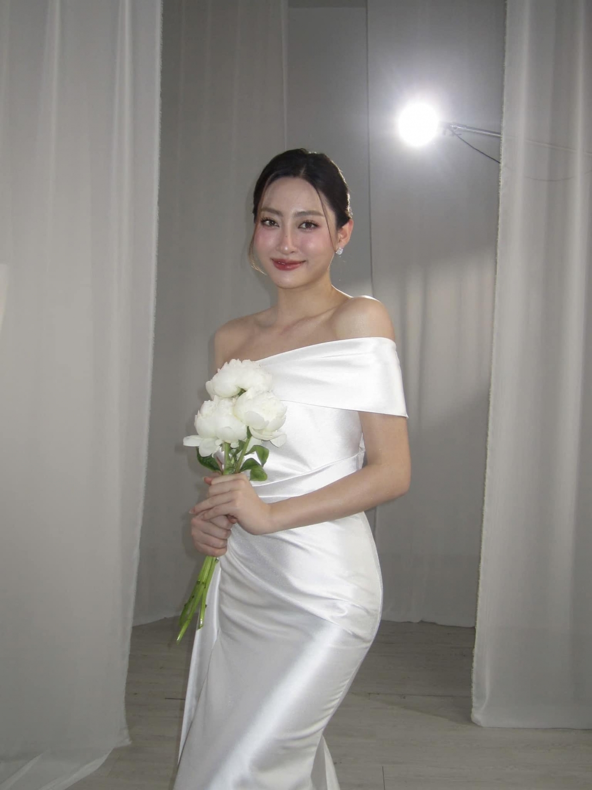sao việt 2 4 hoa hậu lương thùy linh sắp kết hôn hình ảnh 1 sao viet 2 4 hoa hau luong thuy linh sap ket hon hinh anh 1