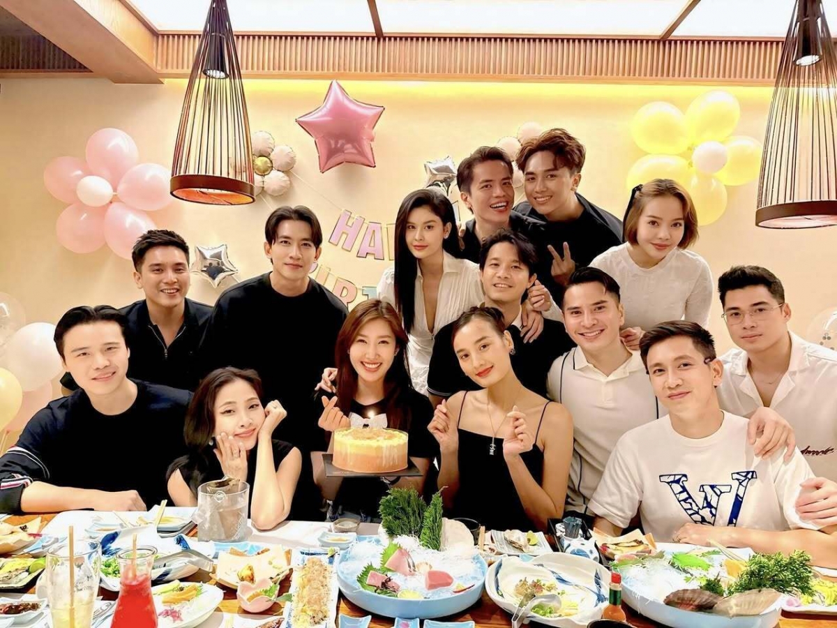 sao việt 9 4 vợ chồng thu trang - tiến luật thăm bảo tàng đạo mẫu của xuân hinh hình ảnh 8 sao viet 9 4 vo chong thu trang - tien luat tham bao tang dao mau cua xuan hinh hinh anh 8
