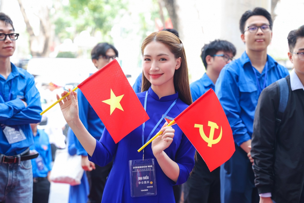 sao việt 16 4 sơn tùng m-tp xách túi hiệu, check-in ở bảo tàng quảng ninh hình ảnh 2 sao viet 16 4 son tung m-tp xach tui hieu, check-in o bao tang quang ninh hinh anh 2