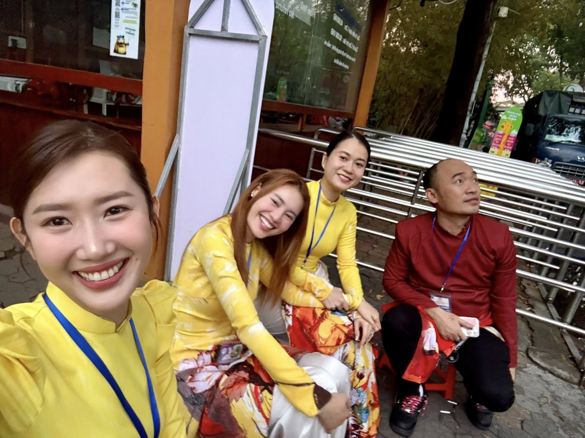 sao việt 28 4 hòa minzy kêu gọi mọi người không xả rác khi đi xem diễu binh hình ảnh 6 sao viet 28 4 hoa minzy keu goi moi nguoi khong xa rac khi di xem dieu binh hinh anh 6
