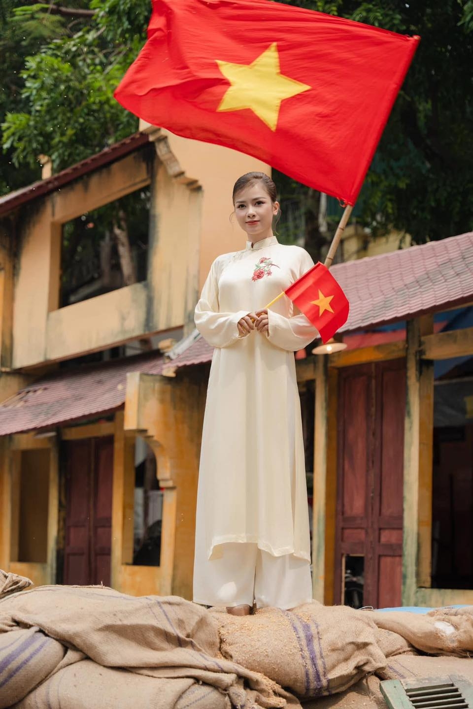 sao việt 24 4 Á hậu quỳnh châu xin lỗi vì phát ngôn gây hiểu lầm dịp 30 4 hình ảnh 7 sao viet 24 4 A hau quynh chau xin loi vi phat ngon gay hieu lam dip 30 4 hinh anh 7