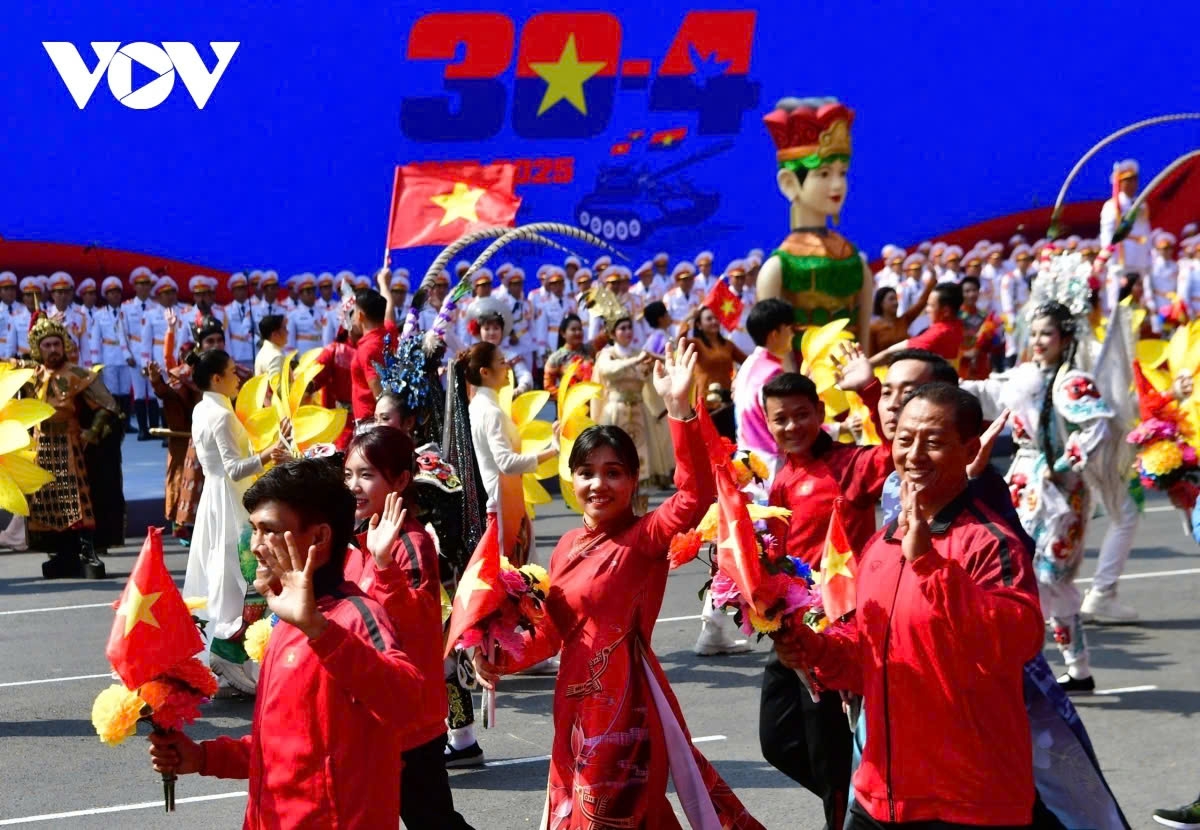 national-level military parade celebrating 50 years vietnam s national reunification picture 5