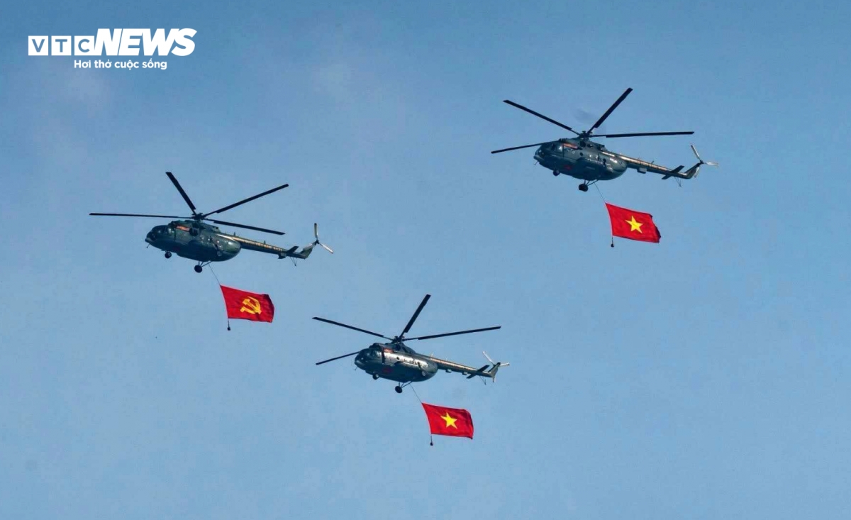 phi công trực thăng, su-30mk2 rạng rỡ sau màn rẽ mây, nhào lượn mừng đại lễ hình ảnh 6 phi cong truc thang, su-30mk2 rang ro sau man re may, nhao luon mung dai le hinh anh 6