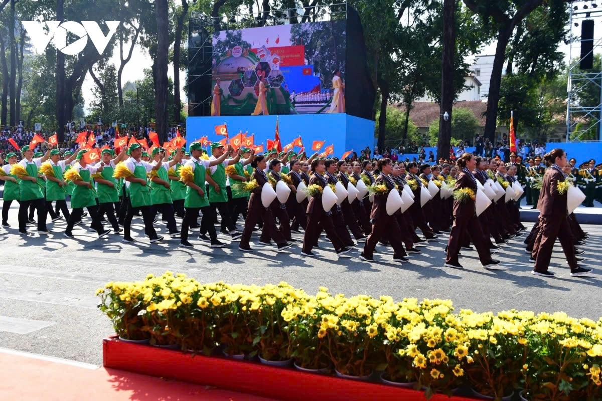 national-level military parade celebrating 50 years vietnam s national reunification picture 7