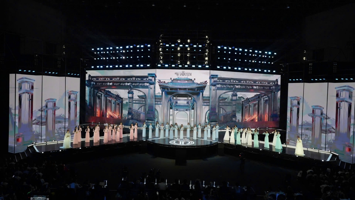 41 thi sinh hoa hau viet nam 2024 toa sang trong dem chung khao toan quoc hinh anh 5