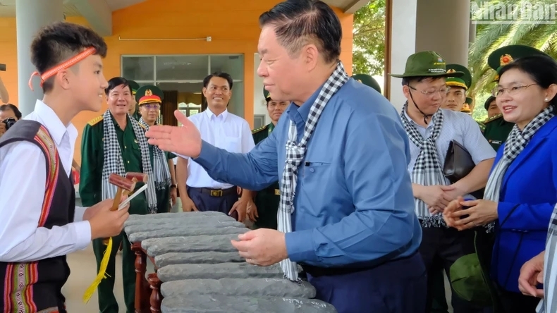 Ông nguyễn trọng nghĩa thăm các điểm di tích quốc gia đặc biệt tại bình phước hình ảnh 7 Ong nguyen trong nghia tham cac diem di tich quoc gia dac biet tai binh phuoc hinh anh 7