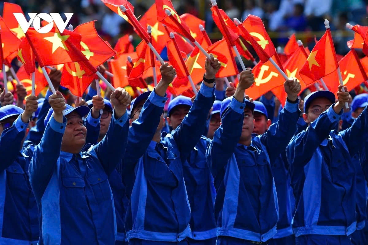 national-level military parade celebrating 50 years vietnam s national reunification picture 8