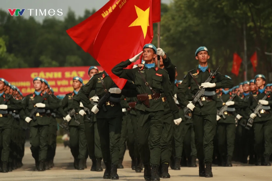 hơn 13.000 người tham gia lễ diễu binh, diễu hành kỷ niệm 50 năm giải phóng miền nam hình ảnh 1 hon 13.000 nguoi tham gia le dieu binh, dieu hanh ky niem 50 nam giai phong mien nam hinh anh 1