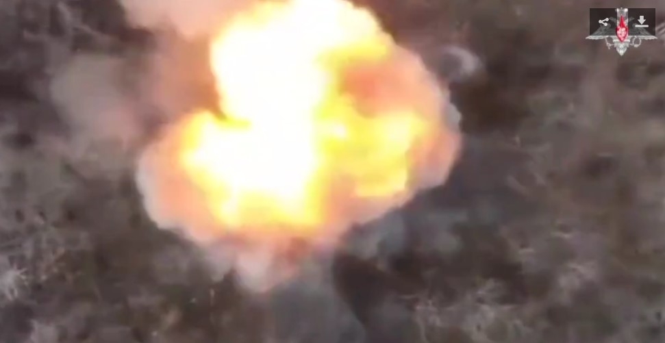 Xe tăng siêu nhẹ Nga phá hủy công sự của Ukraine ở Donbass