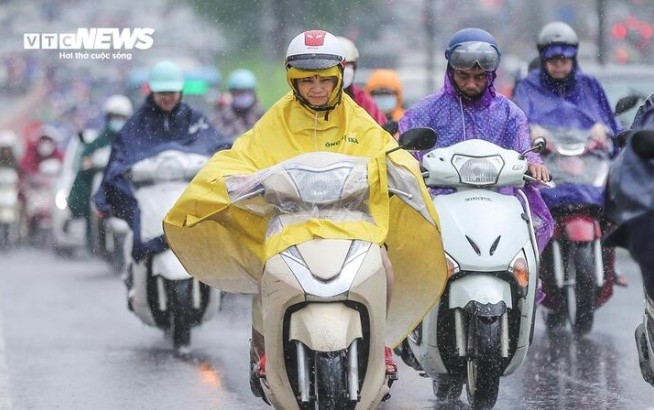 weak cold spell to bring cooler weather, scattered showers to northern vietnam picture 1