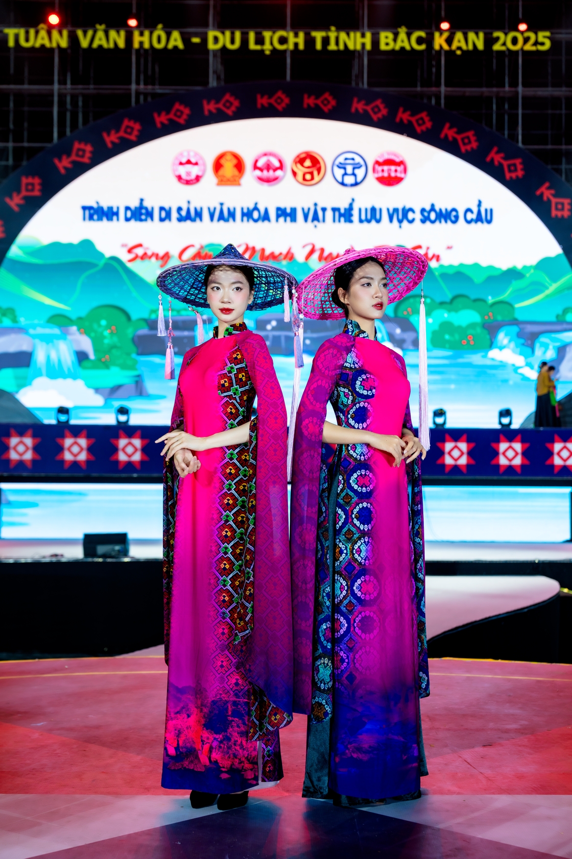 bo suu tap ao dai dac biet cua ntk vu thao giang ton vinh ve dep song cau hinh anh 6