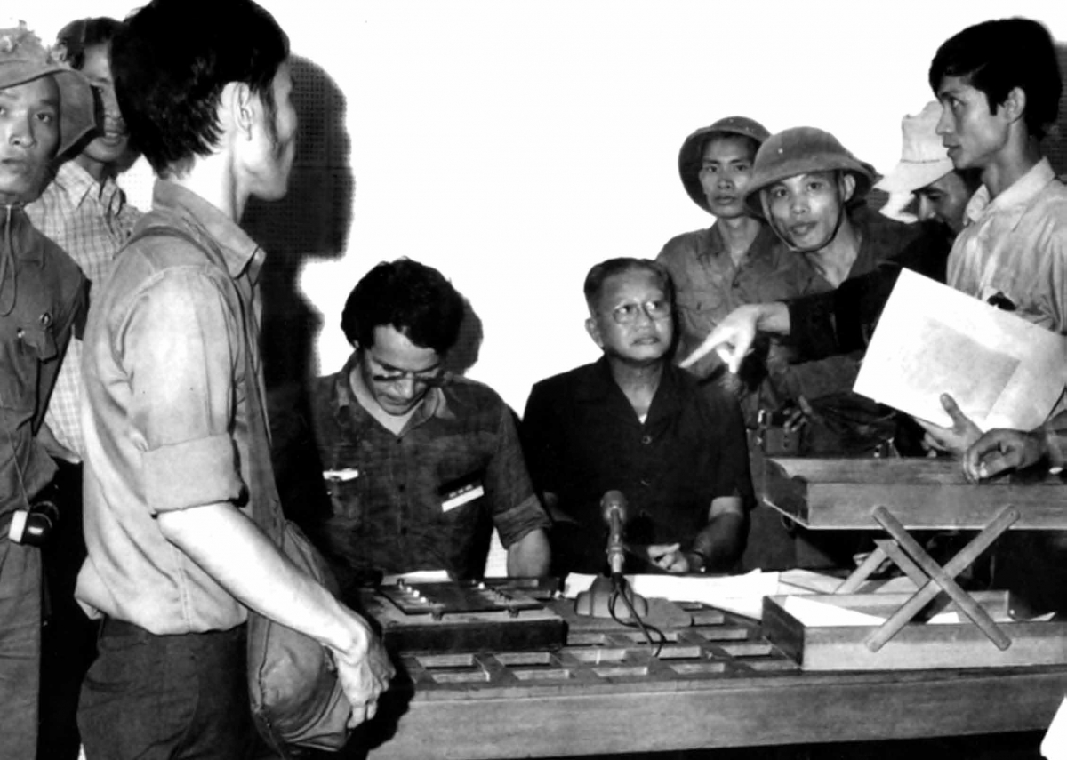 nghe Dai phat thanh biet sai gon da duoc giai phong hinh anh 1