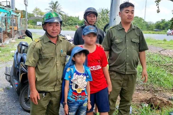 Đã tìm được hai anh em ruột muốn đạp xe lên tp.hcm xem diễu binh hình ảnh 2 Da tim duoc hai anh em ruot muon dap xe len tp.hcm xem dieu binh hinh anh 2