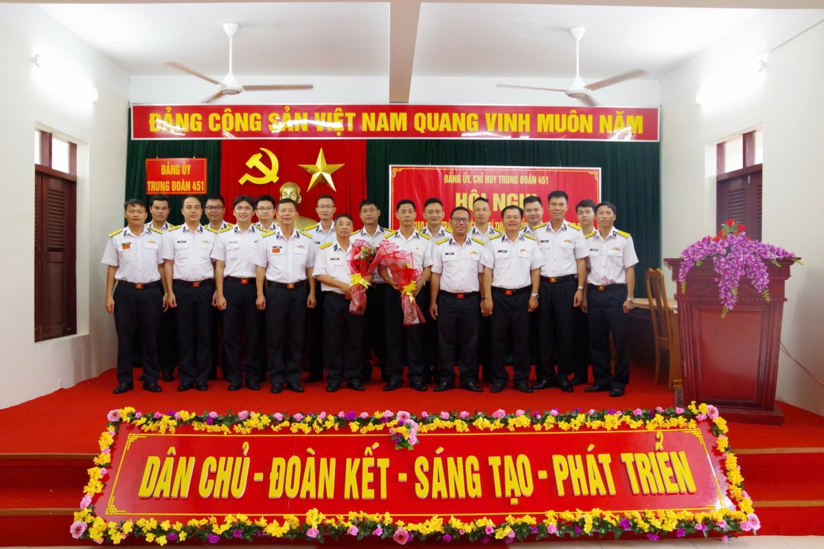 bàn giao chức trách nhiệm vụ chính ủy trung đoàn 451, vùng 4 hải quân hình ảnh 3 ban giao chuc trach nhiem vu chinh uy trung doan 451, vung 4 hai quan hinh anh 3