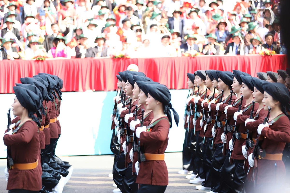 Những "bông hồng thép" rạng rỡ tại lễ diễu binh, diễu hành sáng 30/4