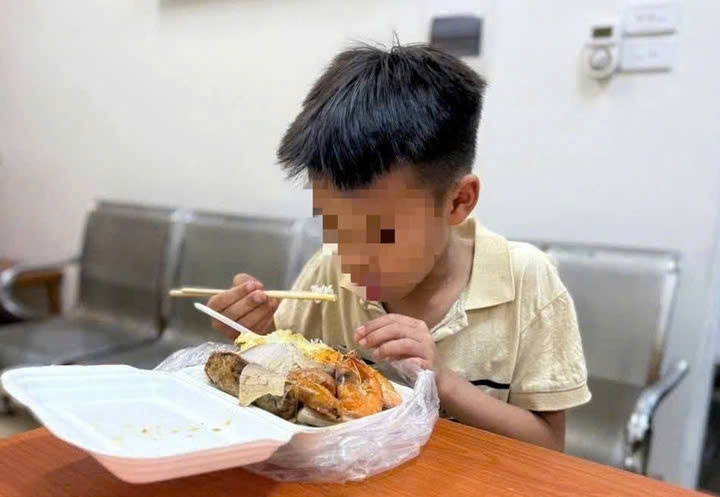 Bé trai 9 tuổi ở Hà Nội đi lạc do muốn đạp xe vào TP.HCM xem diễu binh
