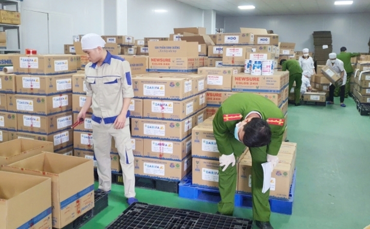 thủ tướng yêu cầu đẩy nhanh điều tra, sớm kết luận vụ buôn bán sữa giả hình ảnh 1 thu tuong yeu cau day nhanh dieu tra, som ket luan vu buon ban sua gia hinh anh 1