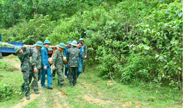 Đào móng làm nhà, phát hiện quả bom còn nguyên kíp nổ hình ảnh 2 Dao mong lam nha, phat hien qua bom con nguyen kip no hinh anh 2