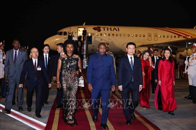 Tổng thống Cộng hòa Burundi đến Hà Nội, bắt đầu thăm chính thức Việt Nam