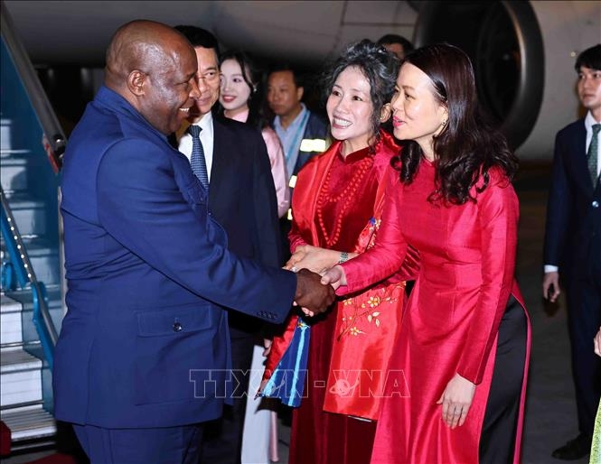 tổng thống cộng hòa burundi đến hà nội, bắt đầu thăm chính thức việt nam hình ảnh 1 tong thong cong hoa burundi den ha noi, bat dau tham chinh thuc viet nam hinh anh 1