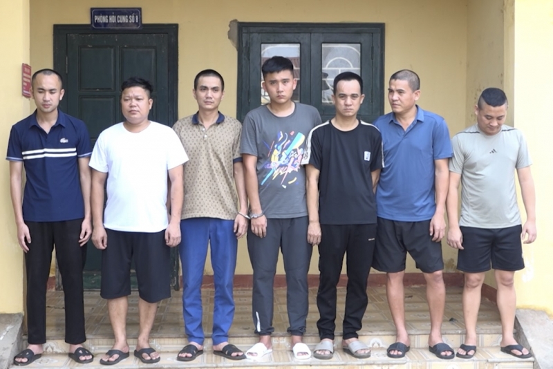bắt tạm giam 11 đối tượng trong đường dây cá độ bóng đá 300 tỷ đồng hình ảnh 1 bat tam giam 11 doi tuong trong duong day ca do bong da 300 ty dong hinh anh 1