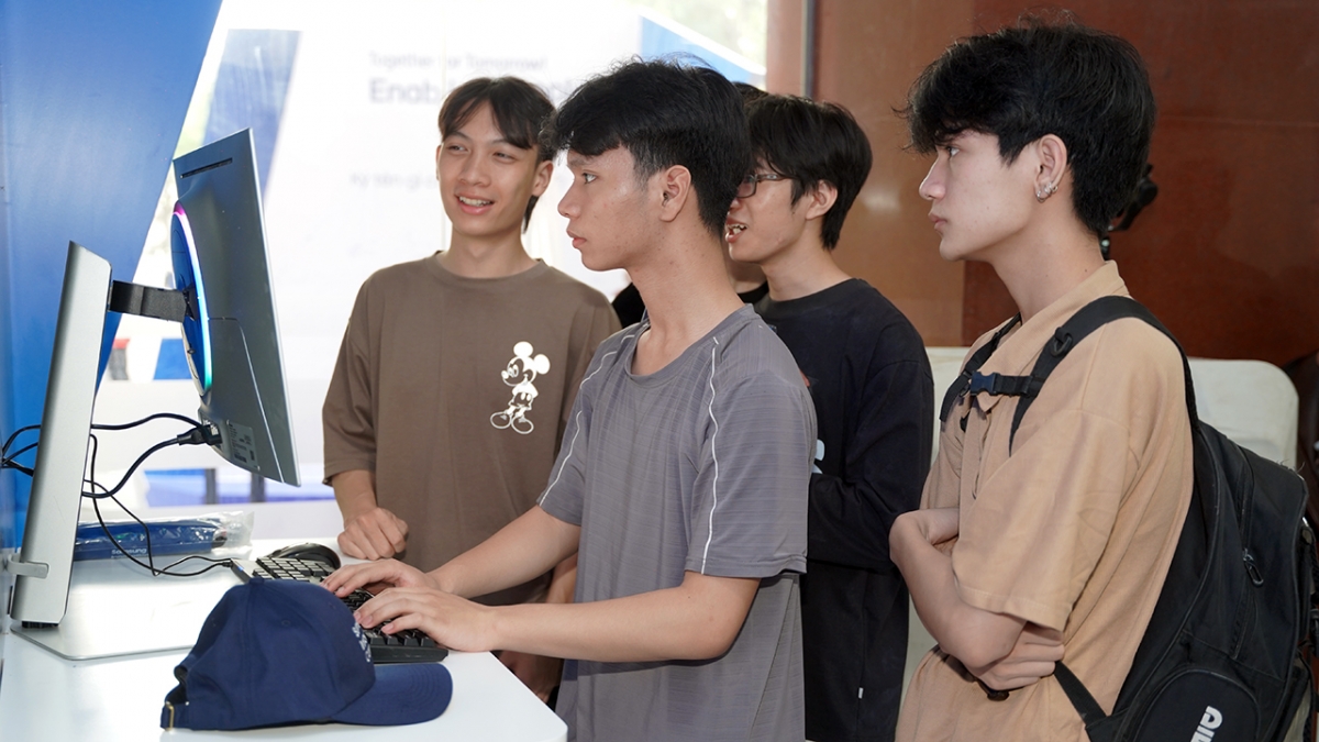 samsung tiếp tục tổ chức sự kiện sic tech day 2025 tại hà nội hình ảnh 3 samsung tiep tuc to chuc su kien sic tech day 2025 tai ha noi hinh anh 3