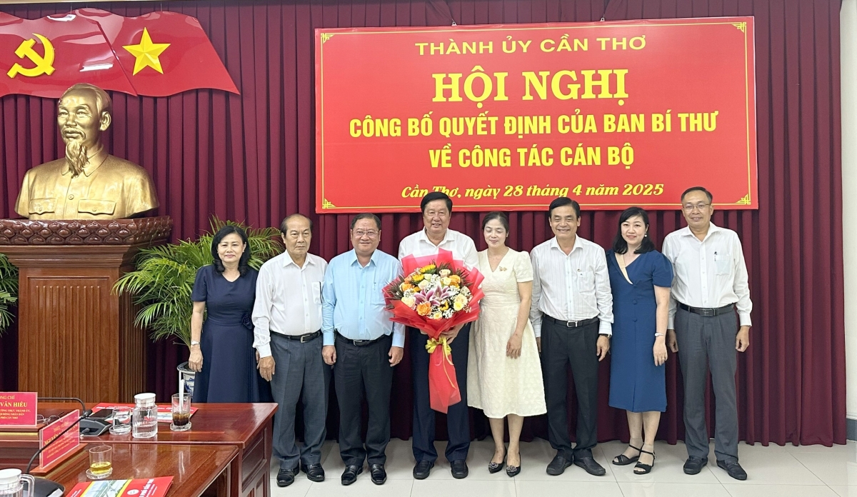 Cần Thơ công bố quyết định Ban Bí thư về công tác cán bộ