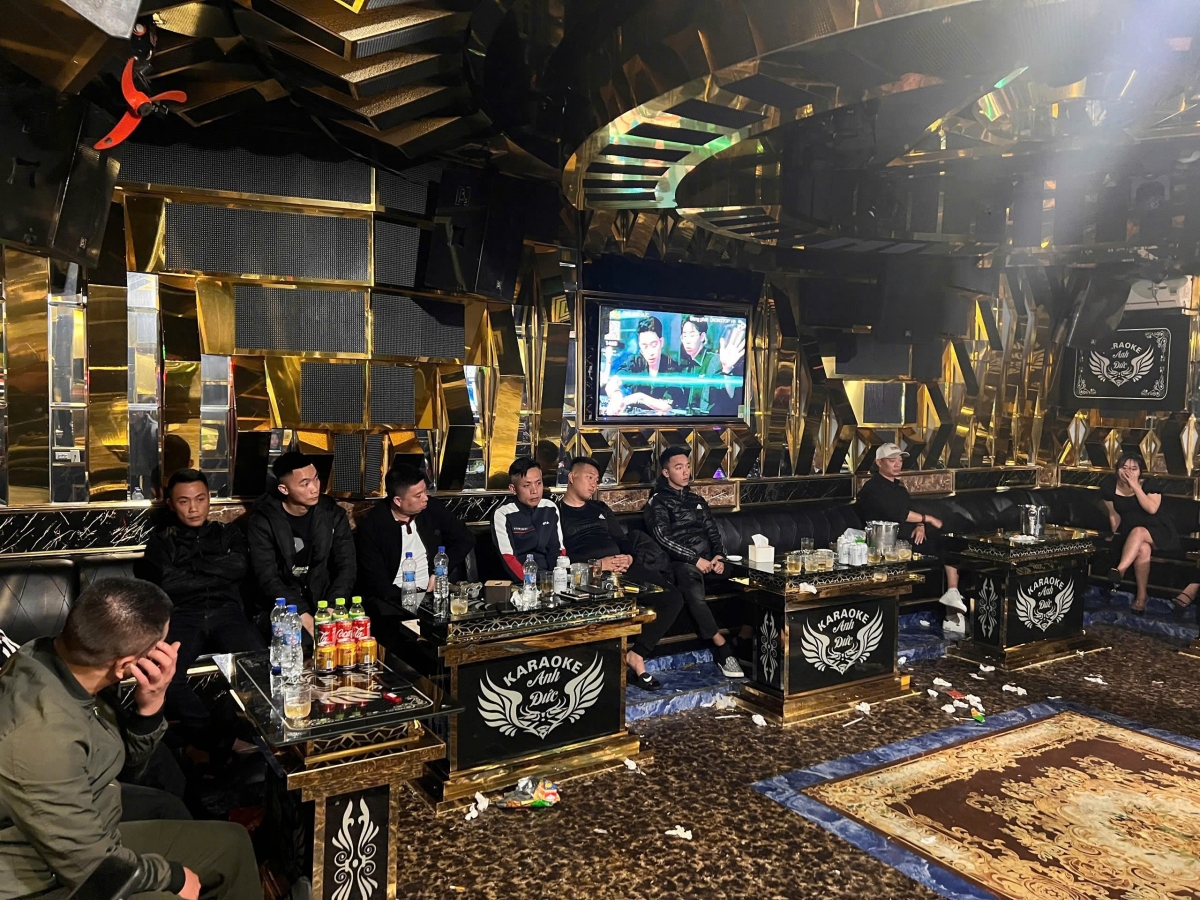 Phát hiện nhóm nam nữ sử dụng ma túy tại quán karaoke ở Quảng Ninh