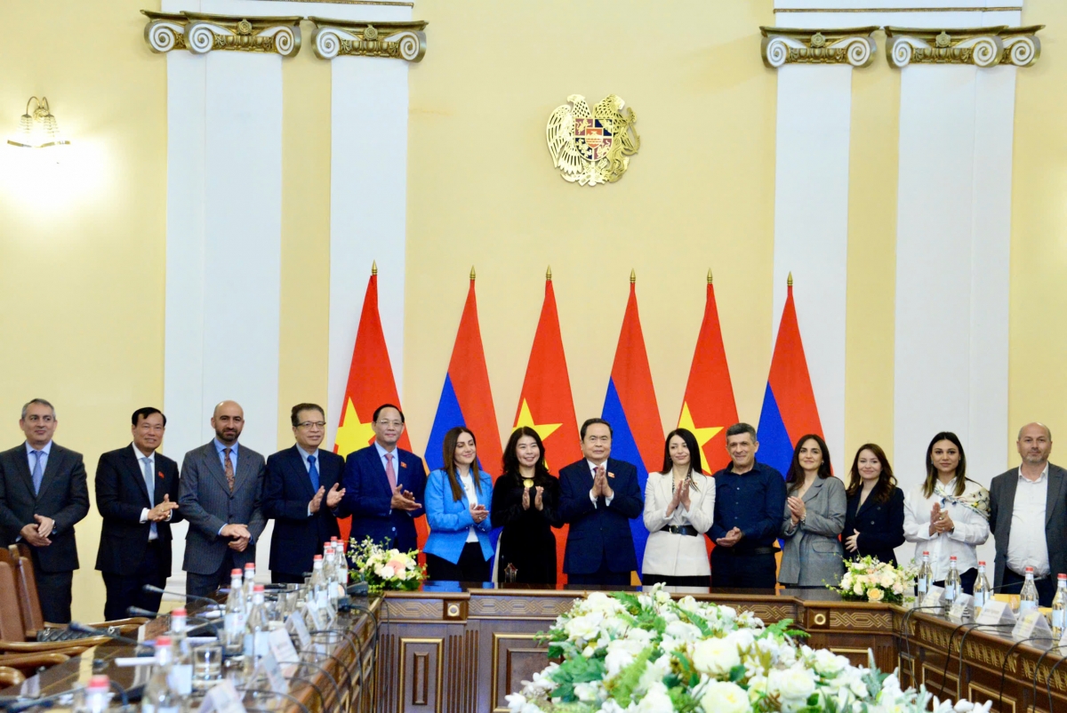 chủ tịch quốc hội tiếp chủ tịch nhóm nghị sĩ hữu nghị armenia-việt nam hình ảnh 2 chu tich quoc hoi tiep chu tich nhom nghi si huu nghi armenia-viet nam hinh anh 2