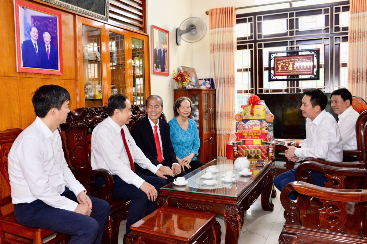 chủ tịch quốc hội trần thanh mẫn tưởng nhớ, tri ân cố chủ tịch quốc hội nguyễn hữu thọ hình ảnh 2 chu tich quoc hoi tran thanh man tuong nho, tri an co chu tich quoc hoi nguyen huu tho hinh anh 2