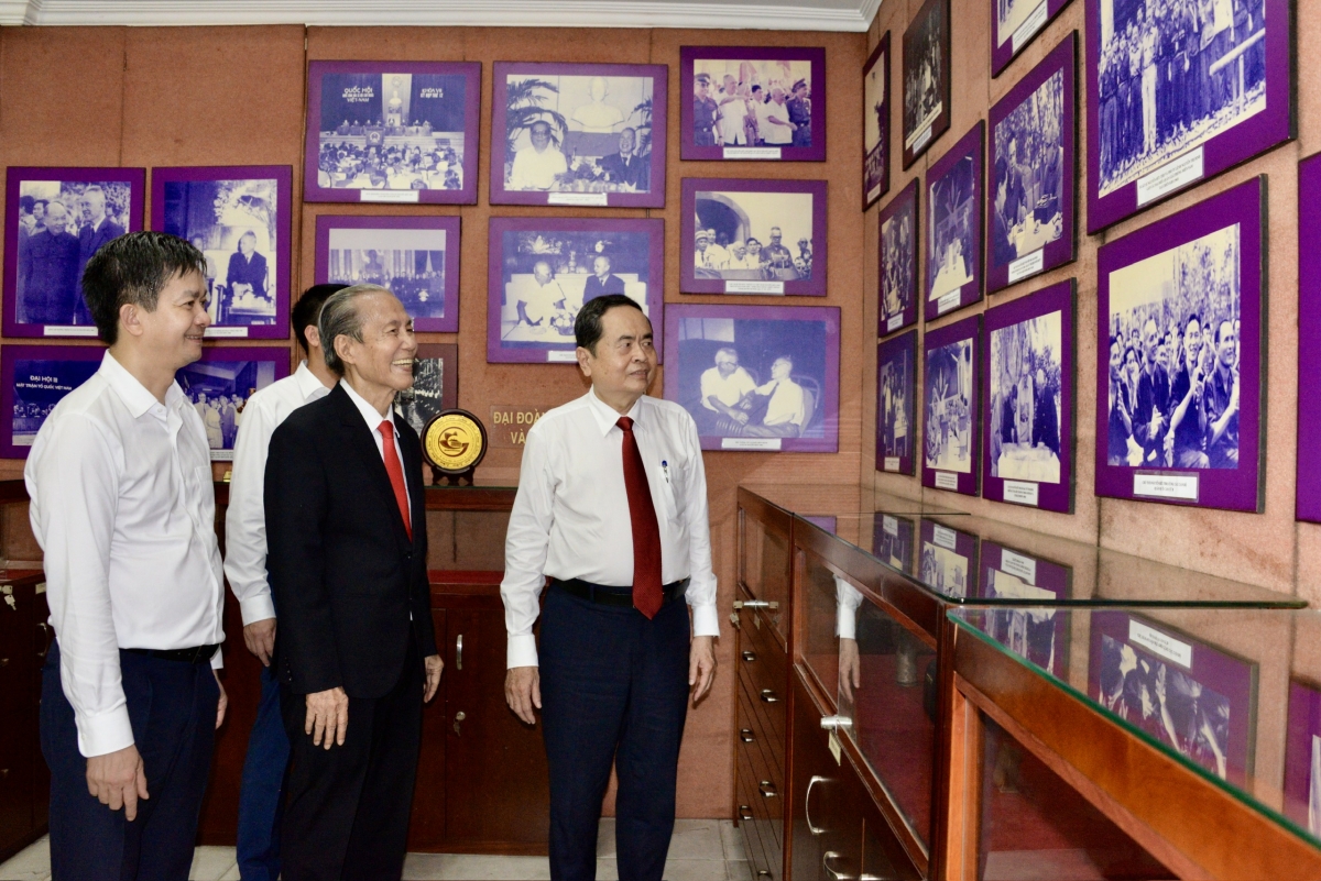 chủ tịch quốc hội trần thanh mẫn tưởng nhớ, tri ân cố chủ tịch quốc hội nguyễn hữu thọ hình ảnh 1 chu tich quoc hoi tran thanh man tuong nho, tri an co chu tich quoc hoi nguyen huu tho hinh anh 1