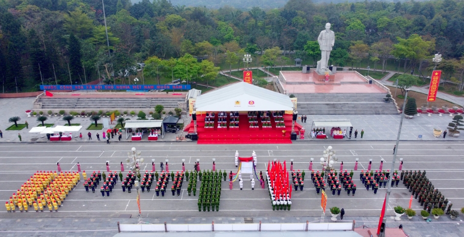 công an 13 tỉnh, thành tham gia hội thi thể thao chữa cháy và cứu nạn tại nghệ an hình ảnh 1 cong an 13 tinh, thanh tham gia hoi thi the thao chua chay va cuu nan tai nghe an hinh anh 1
