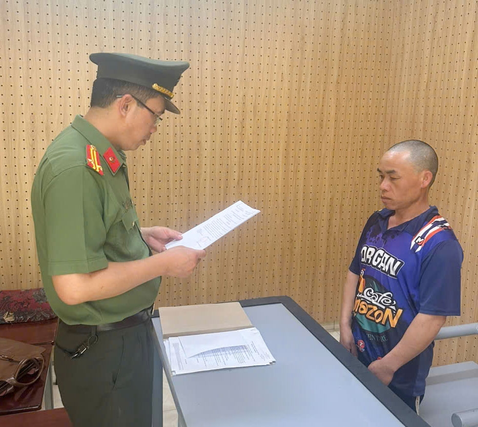 Tạm giam đối tượng “Tổ chức cho người khác xuất cảnh, nhập cảnh trái phép"
