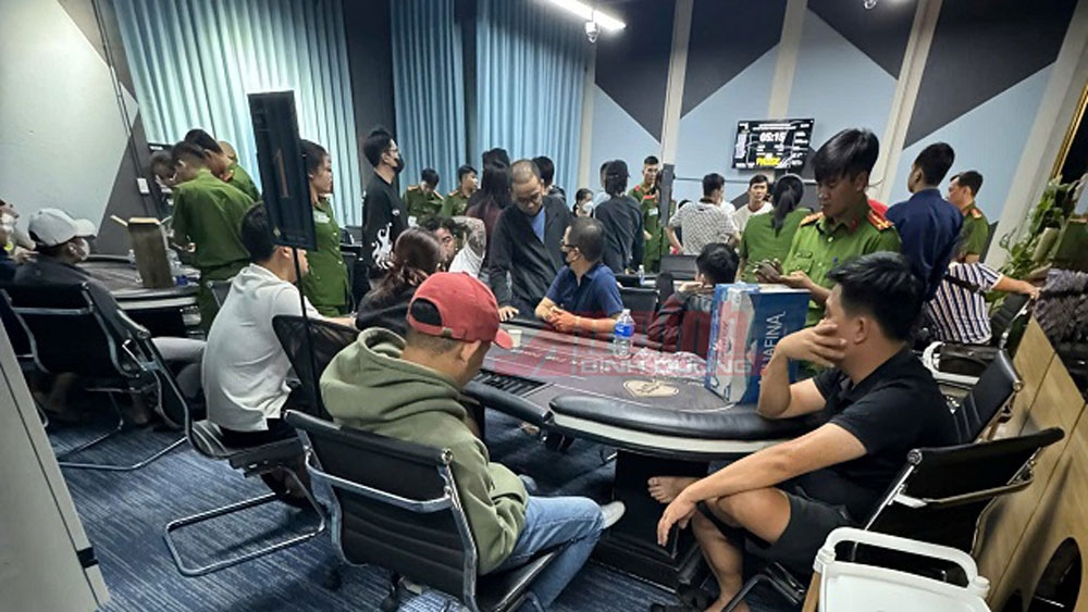 Phát hiện câu lạc bộ Poker tổ chức đánh bạc