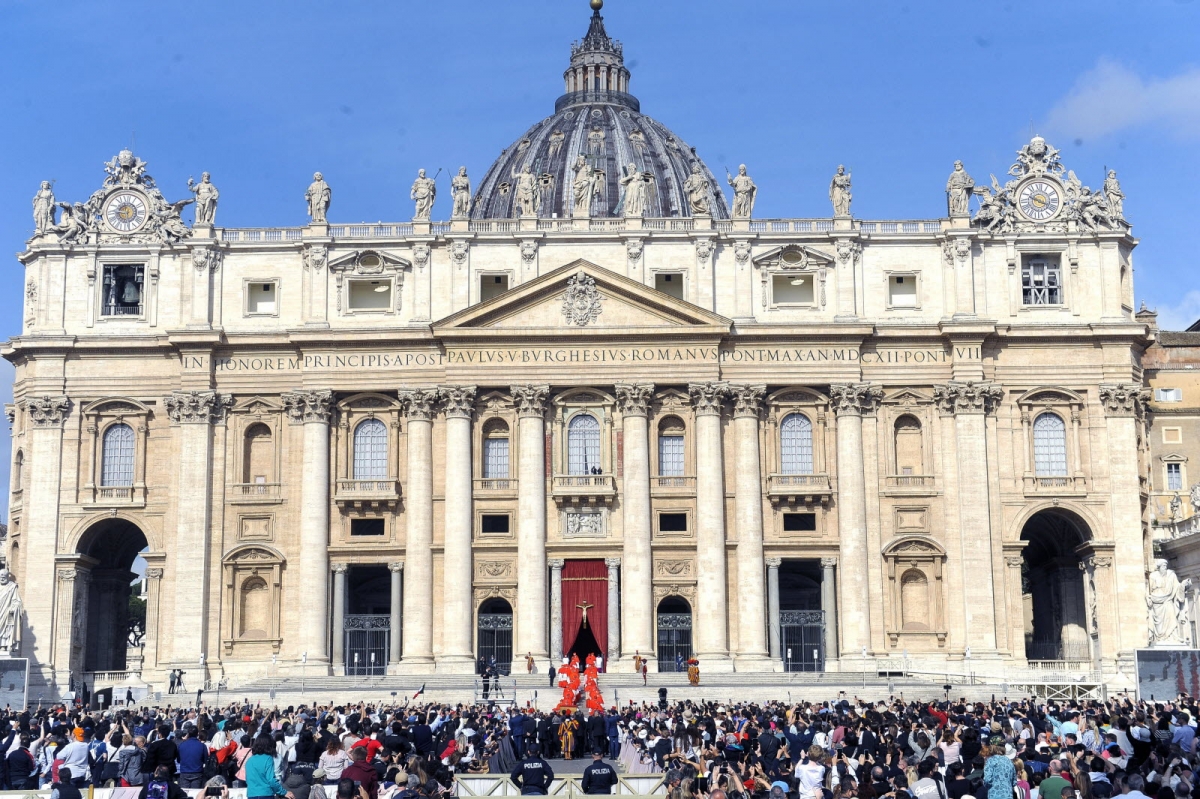 dòng người đổ về vatican tiễn biệt giáo hoàng, italy tăng cường an ninh hình ảnh 3 dong nguoi do ve vatican tien biet giao hoang, italy tang cuong an ninh hinh anh 3