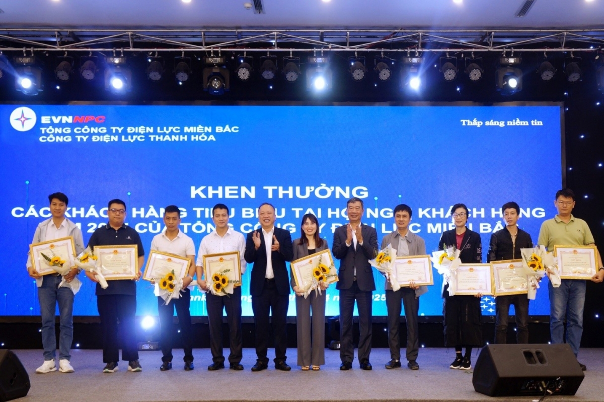 thap sang niem tin - evnnpc to chuc hoi nghi khach hang 2025 tren toan mien bac hinh anh 8