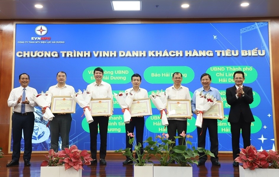 thap sang niem tin - evnnpc to chuc hoi nghi khach hang 2025 tren toan mien bac hinh anh 7