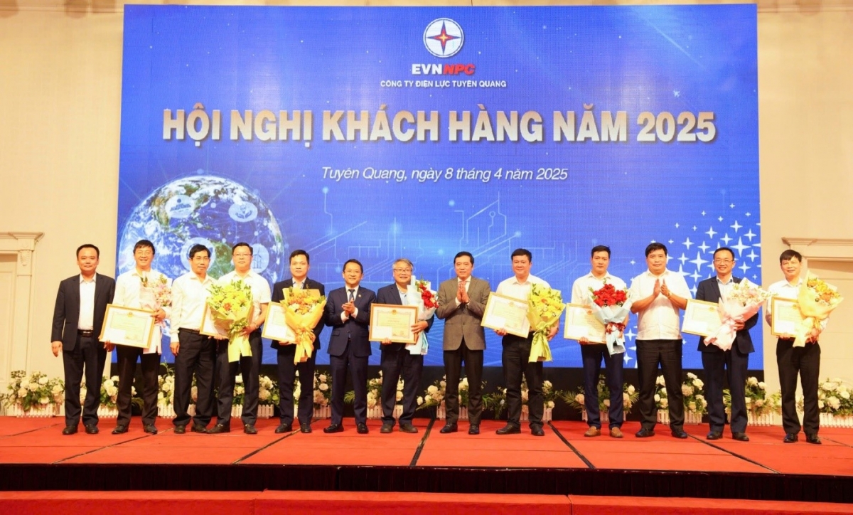 Thắp sáng niềm tin - EVNNPC tổ chức Hội nghị khách hàng 2025 trên toàn miền Bắc