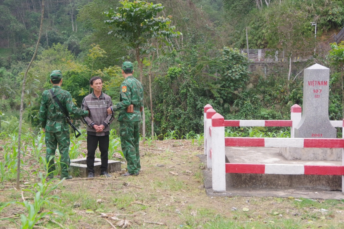 bat doi tuong chuyen mua ban phu nu qua bien gioi tai lao cai hinh anh 2