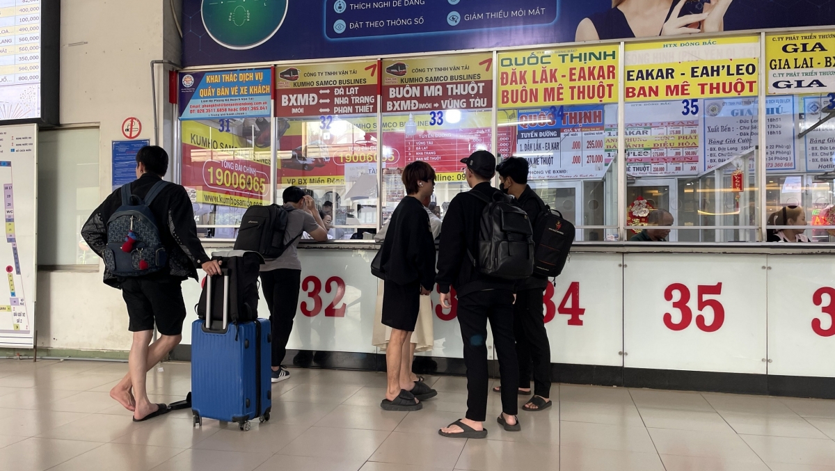 sân bay đón 122.000 khách mỗi ngày, đường sắt tổ chức chạy đôi tàu thống nhất hình ảnh 3 san bay don 122.000 khach moi ngay, duong sat to chuc chay doi tau thong nhat hinh anh 3