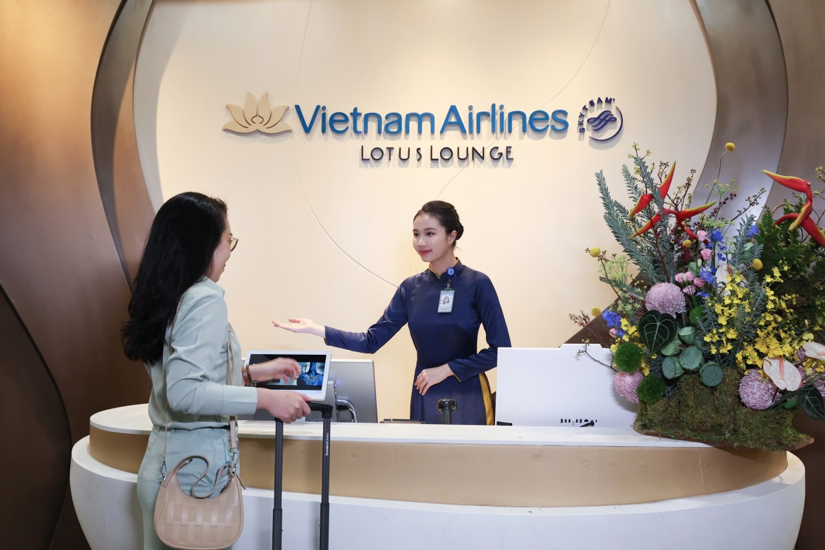 những hành khách của vietnam airlines xông đất t3 tân sơn nhất hình ảnh 10 nhung hanh khach cua vietnam airlines xong dat t3 tan son nhat hinh anh 10