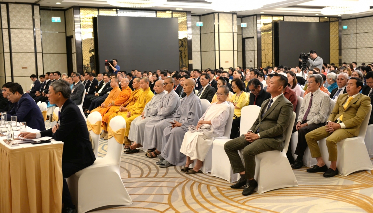 chủ tịch nước lương cường gặp gỡ cộng đồng và doanh nghiệp việt nam tại lào hình ảnh 2 chu tich nuoc luong cuong gap go cong dong va doanh nghiep viet nam tai lao hinh anh 2