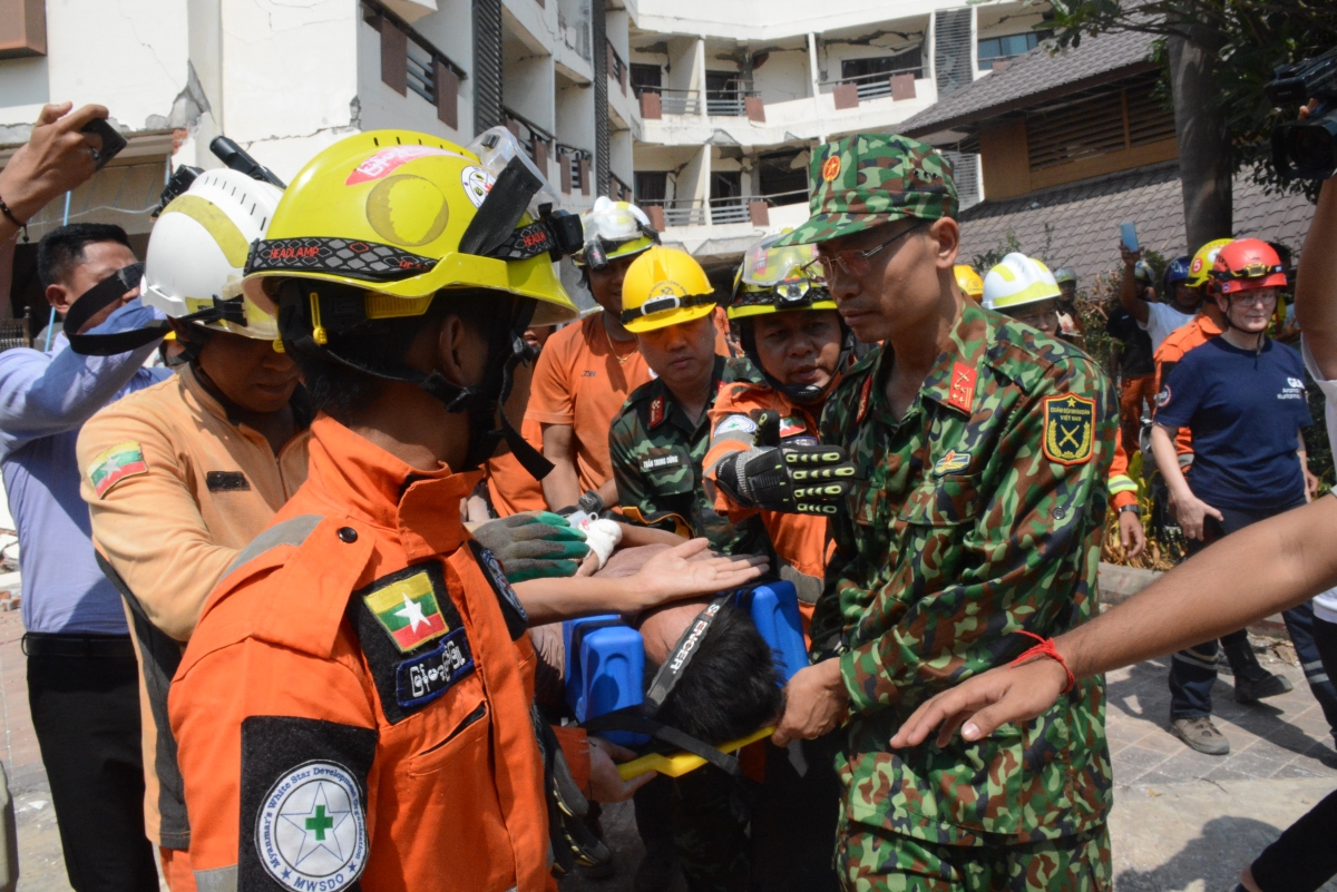 quân đội việt nam giải cứu thành công 1 nạn nhân còn sống sau động đất ở myanmar hình ảnh 2 quan doi viet nam giai cuu thanh cong 1 nan nhan con song sau dong dat o myanmar hinh anh 2