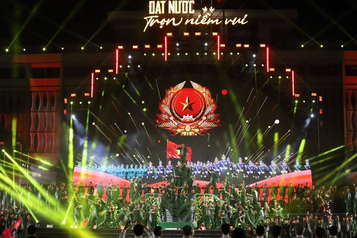 Ấn tượng chương trình nghệ thuật “Đất nước trọn niềm vui”