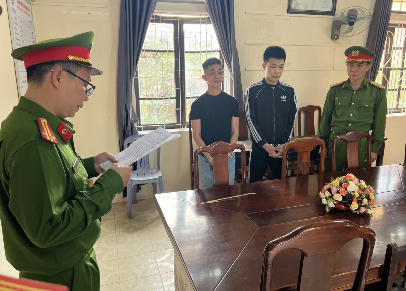 khởi tố, bắt 2 thanh niên đánh người ở quán nhậu nhập viện cấp cứu hình ảnh 1 khoi to, bat 2 thanh nien danh nguoi o quan nhau nhap vien cap cuu hinh anh 1